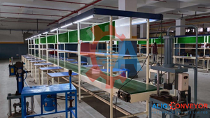 Convoyeur à bande en caoutchouc ALIG pour ligne d'assemblage - Nouveau, durable, vitesse réglable pour le transport de matériaux d'emballage en vente au détail - Product Image 4