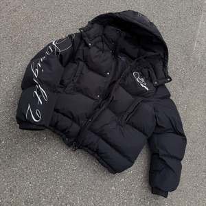 Veste matelassée imperméable de haute qualité pour homme, sur mesure, avec capuche et garniture en fourrure, vente en gros, manteau d'hiver - Product Image 3
