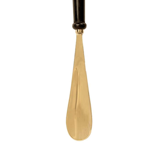 Calzador largo con mango de madera negra y detalles de cola de ballena en latón dorado, accesorio elegante para el cuidado del calzado de inspiración náutica. - Product Image 2