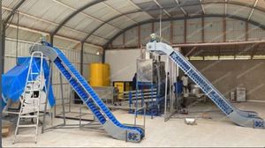 ระบบลำเลียงแบบสายพานลำเลียงแบบโมดูลาร์ขนาด 30 ฟุต พร้อมถังบรรจุอาหารเกรด MS สำหรับสายพานลำเลียงยกสินค้าในสายการผลิตอาหาร - Product Image 5