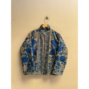 Veste en velours Suzani à col mandarin pour femme, broderie florale faite à la main, doublure intérieure en coton, veste pour l'hiver - Product Image 3