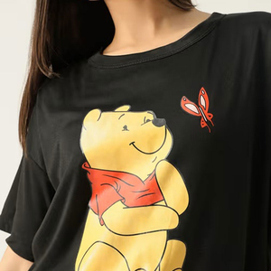 Camiseta Personalizada para Mujer con Estampado del Personaje de Winnie Pooh, Cuello Redondo, Manga Corta, Corte Holgado Informal, 100% Algodón Jersey, Transpirable, para Todas las Temporadas - Product Image 4