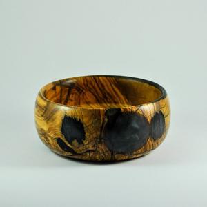 Bol moderne en résine époxy et bois avec base en bois artisanale et surface en résine artistique pour des intérieurs élégants. - Product Image 3