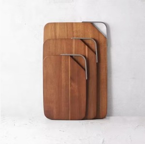 Planche à découper en bois d'acacia robuste avec poignées solides, idéale pour couper, servir et une utilisation professionnelle en cuisine - Product Image 5