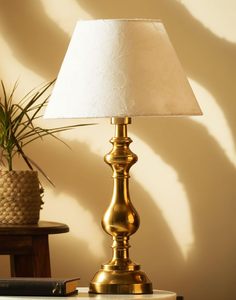 Lampe de table moderne en laiton sans abat-jour, éclairage décoratif élégant fait à la main pour la maison, le bureau, le restaurant, le café - Product Image 4
