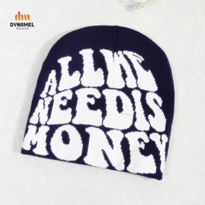 Dynamel porte un bonnet en tricot rouge avec un motif de lettres noires « All We Need Is Honey », style streetwear, bonnet d'hiver. - Product Image 4