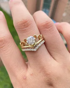 Ensemble de bagues de fiançailles et de mariage de luxe vintage en moissanite taille brillant avec couronne, en argent sterling 925 plaqué or jaune pour femme - Product Image 4