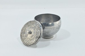 Azucarero de Aluminio Vintage con Tapa, Tazón Metálico con Tapa de Estilo Mediados de Siglo, Decoración Rústica para Cocina - Product Image 1