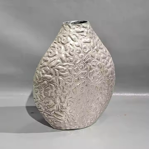 Fábrica de jarrones de metal personalizable decoración del hogar diseño de maletero diseño de metal de calidad por industrias Azora - Product Image 2