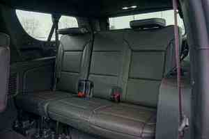 GMC Yukon XL Denali Deluxe PREMIUM, Vehículo Utilitario Deportivo SUV - Product Image 4