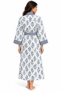 Robe kimono florale pour femme, col en V, manches trois quarts, peignoir avec bordure rayée et ceinture à nouer - Product Image 4