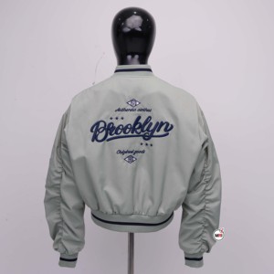 Blousons Bomber Homme Gris Clair avec Logo Brodé, Fermeture Éclair, Vêtement d'Extérieur Décontracté, Coupe Classique, en Polyester, avec Logo Personnalisé - Product Image 2