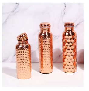 Botella de Cobre con Diseño Tradicional Hecho a Mano por Crescent Crafts - Revestimiento Anticorrosión, Ecológica, Apta para Lavavajillas, Ideal para Fiestas - Product Image 5