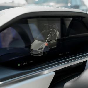 Véhicule utilitaire électrique 2022 à trois moteurs - Product Image 4