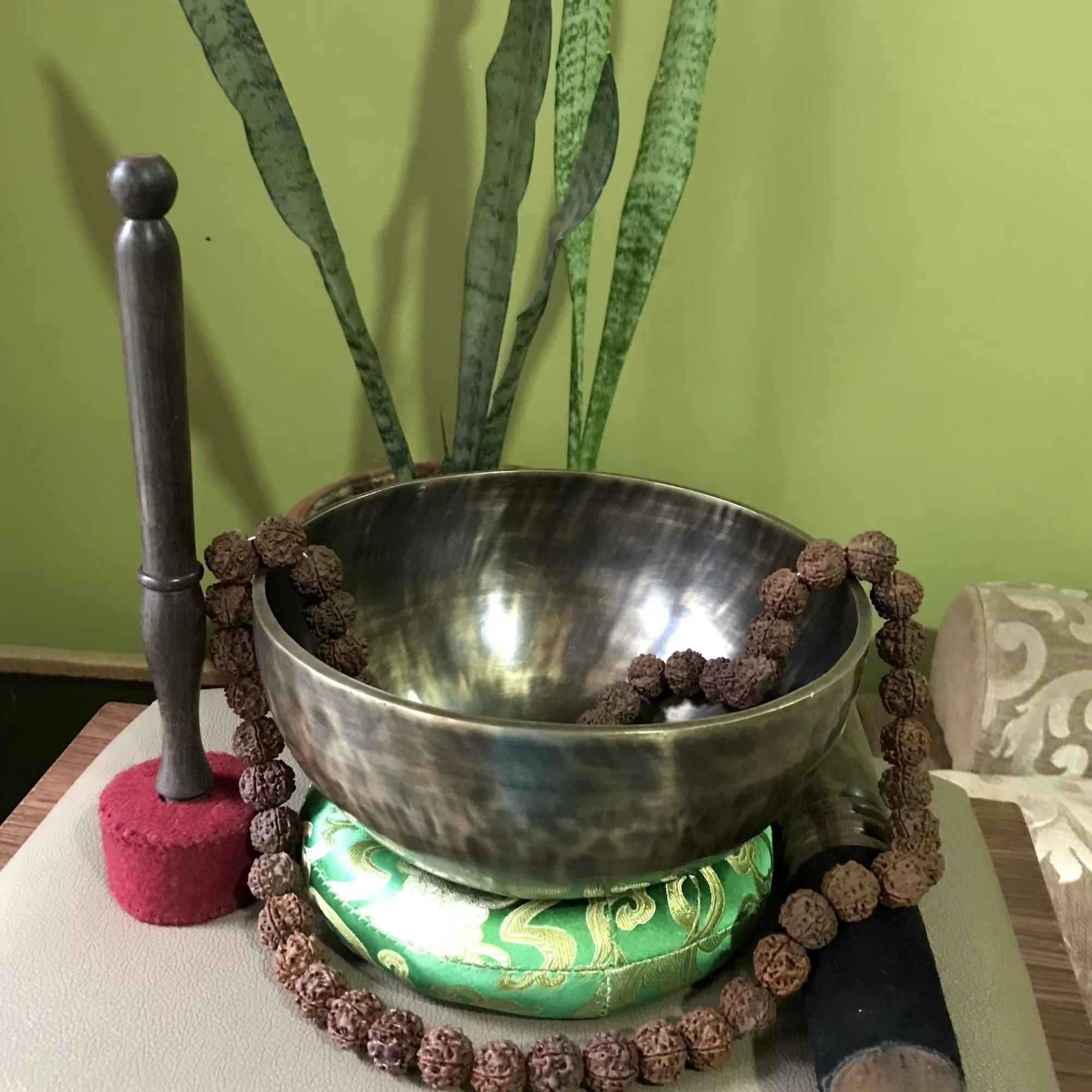 สีเทาเข้ม