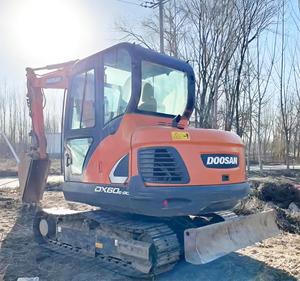 Mini-excavatrice Doosan DX60-9C d'occasion de haute qualité, 6 tonnes, avec pompe hydraulique, moteur à engrenages et roulement, efficace et fiable - Product Image 1
