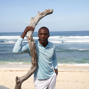 Camisa Casual Unisex de Manga Larga Ultifresh UDF27, Color Sólido, Logotipo Personalizado en el Frente, Botones, Suministro ODM, Transpirable, de Secado Rápido, Tejido de Poliéster - Product Image 2