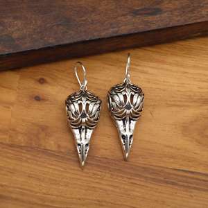 Boucles d'oreilles Crâne de Corbeau, Bijoux Gothiques Oiseaux, Pendantes Corbeau Argentées et Dorées, Style Sorcière, Cadeau d'Halloween - Product Image 4