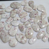 Cinnabre naturel en vrac, pierre précieuse de haute qualité, cinnabre de qualité supérieure, pierre précieuse faite à la main pour la décoration et la fabrication de bijoux
