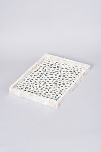 Bandeja Decorativa Rectangular de Nácar con Grabado Floral, Diseño Moderno Hecho a Mano con Incrustaciones de Concha, Apta para Lavavajillas, Ideal para Bodas - Product Image 5
