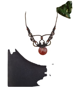 Perles de cornaline tendance et pendentif assorti en pierre d'agate rouge naturelle. Collier ras du cou, Collier ras du cou en labradorite, Collier ras du cou en pierre de lune et perles - Product Image 1