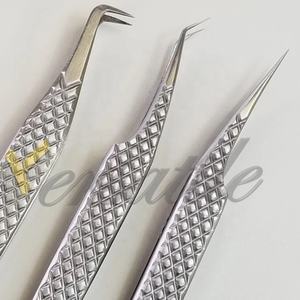 Pinzas de pestañas de plata con agarre de diamante, logotipo personalizado, pinzas de extensión de pestañas puntiagudas de acero inoxidable japonesas sostenibles, volumen - Product Image 2