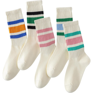 Calcetines de tripulación al por mayor 2026: Calcetines desechables de estilo regular, transpirables, de punto a rayas, de grosor estándar para adultos, para uso casual. - Product Image 1