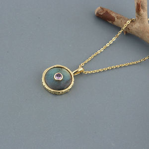 Collar con colgante redondo de labradorita natural con pequeños detalles de circonita cúbica, chapado en oro de 18k, joyería de moda con cadena de cable. - Product Image 4