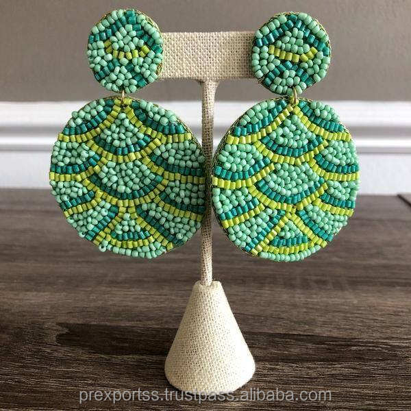 สีเขียว