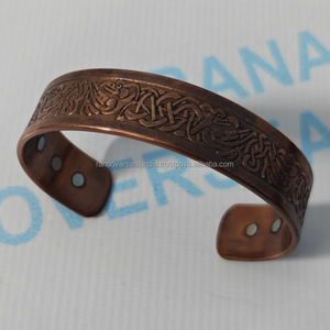 Brazalete Magnético de Cobre Grabado Antiguo, Joyería Terapéutica Forjada a Mano para Vitalidad Diaria, Sanación Holística y Flujo de Energía Natural - Product Image 3