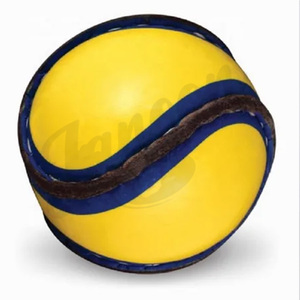 Ballon de Hurling Personnalisé avec Logo - Sliotar - Ballon de Sport Gaélique Premium pour l'Entraînement et la Compétition - Extérieur en Cuir - Noyau en Liège - Product Image 1