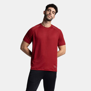 เสื้อยืดคอกลมแขนสั้นสีแดง ระบายอากาศได้ดี ผลิตจากโพลีเอสเตอร์ 100% - Product Image 4