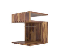 Table de style rustique en bois moderne conçue pour une polyvalence et un attrait intemporel dans votre décoration intérieure