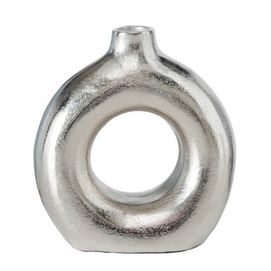 Jarrón de Aluminio Fundido, Exhibidor Decorativo Premium, Diseñado para Promover Temas Interiores Elegantes y Ambientes Sofisticados - Product Image 4