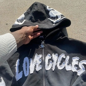 Sweat à capuche personnalisé avec logo USA, broderie effet vieilli, streetwear haut de gamme, design unique, vêtement décontracté - Product Image 3