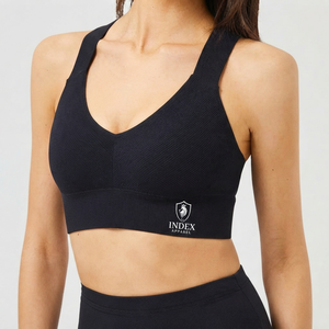 เสื้อชั้นในกีฬาผู้หญิงทรงวีคอแบบร่อง ยี่ห้อ INDEX APPAREL ระดับการซัพพอร์ตปานกลาง เหมาะสำหรับโยคะ ฟิตเนส ระบายอากาศได้ดี ทรง Racerback สีดำล้วน - Product Image 1