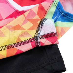 Uniforme de volley-ball conçu en matériau léger et doux avec propriétés d'évacuation de l'humidité, adapté à un usage sportif - Product Image 6