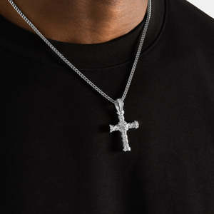 Colgante de cruz retorcida con efecto helado |   Collar con Cruz de Cuerda con Aspecto de Diamante |   Joyería Cristiana de Hip Hop - Product Image 2
