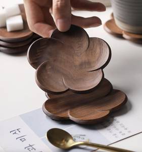 ชุดจานรองแก้วชาลายดอกไม้ไม้วอลนัทสีเข้ม งานแฮนด์เมด ดีไซน์วาบิซาบิ - Product Image 1