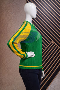 Suéter Cárdigan 100% Acrílico para Mujer de la Hermandad Chi Eta Phi CEPhi con Cierre y Logotipo Bordado - Product Image 3