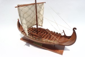 DRAKKAR VIKING Modèle de voilier sculpté à la main en bois, objet de collection antique, thème océan, décoration de table - Product Image 4