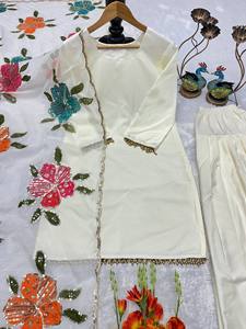 Élégante Robe FARSI SALVER Crème avec Broderie Florale, Coupe Ample, Longueur au Sol, Tenue Décontractée Traditionnelle Indienne pour Femme en Rayonne - Product Image 6