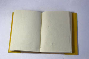 Carnet en cuir de chèvre souple de couleur jaune avec motif bananier gravé sur le devant, magnifique carnet relié en cuir - Product Image 5