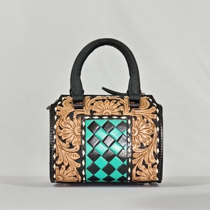 Bolsa de Viaje de Cuero de Lujo con Diseño Floral Repujado y Panel a Cuadros Verde Azulado, Ligera y de Alta Calidad - Product Image 1