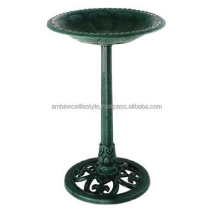 Bain d'oiseaux décoratif en métal avec détails vintage, durable et élégant, pour décorer votre jardin extérieur et attirer facilement les oiseaux. - Product Image 2