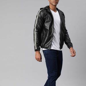 Chaqueta con Capucha de Cuero Sintético Negro para Hombre, Cierre de Cremallera, Corte Regular, Color Sólido, Estilo Motero, para Otoño - Product Image 3