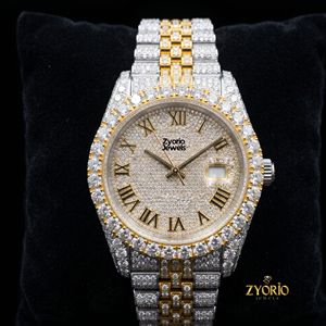Reloj de Lujo con Incrustaciones de Moissanita para Hombre, Personalizado en Dos Tonos de Oro, Acero Inoxidable, con Diamantes y Números Romanos - Product Image 2