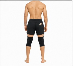Rodilleras deportivas premium con acolchado suave, costuras duraderas y ajuste cómodo para actividades en interiores y exteriores. - Product Image 4
