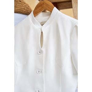 Blusa Elegante Blanca para Mujer con Cuello Mandarín y Abertura en el Escote, Estilo Peplum, para Oficina o Casual, Diseño Personalizado DORIS - Product Image 6