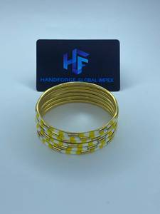 Bracelets en laiton et résine, faits à la main, design artisanal personnalisé, fabricant Handforge Global Impex, pour femmes, occasions spéciales - Product Image 3